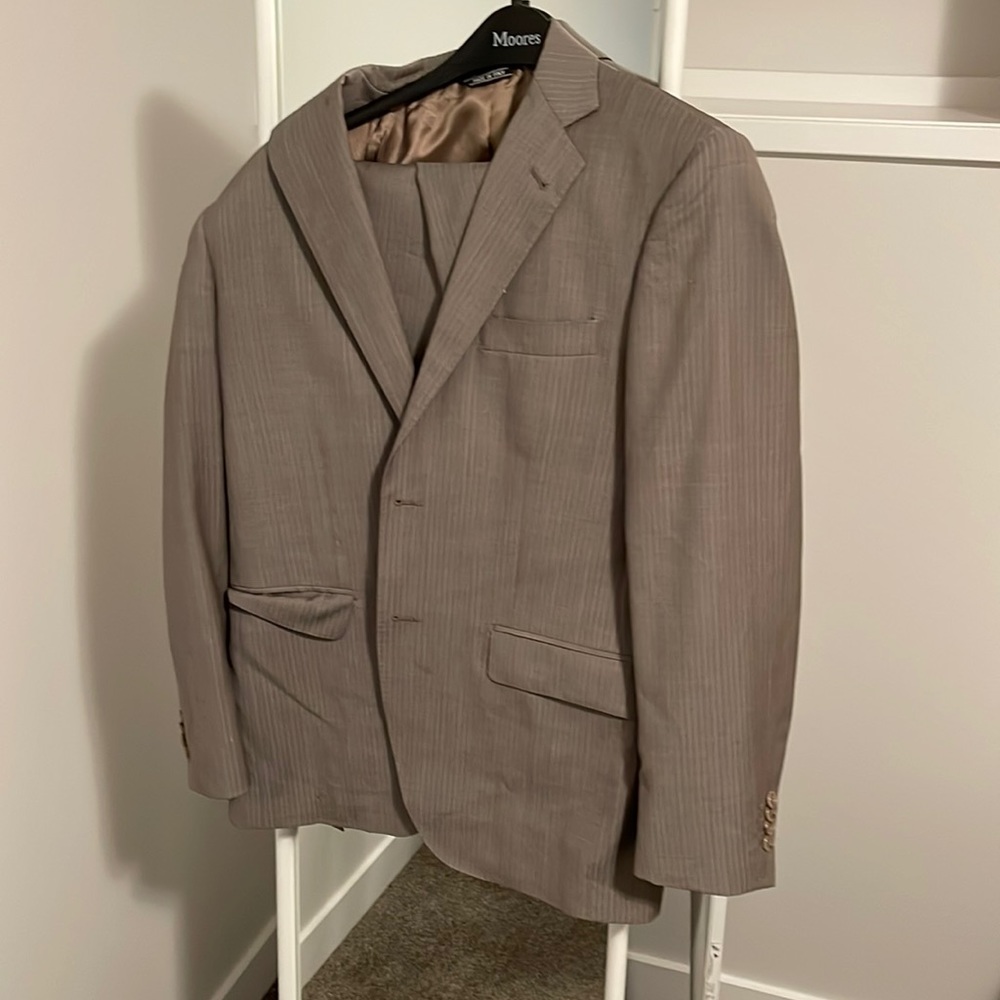 32 pants, I’m 6’2 slim build. Not sure jacket size